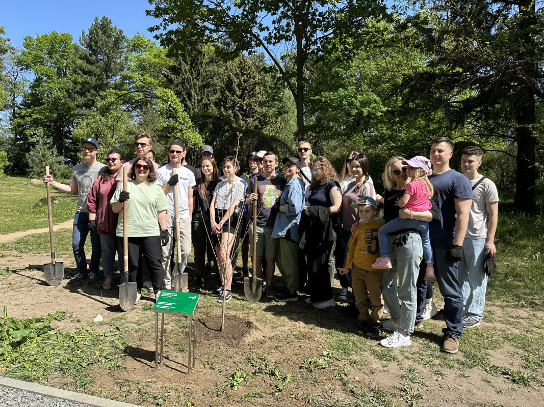 On May 20, a ceremonial planting of nine sakura trees took place at the new exhibition “Japanese Garden”